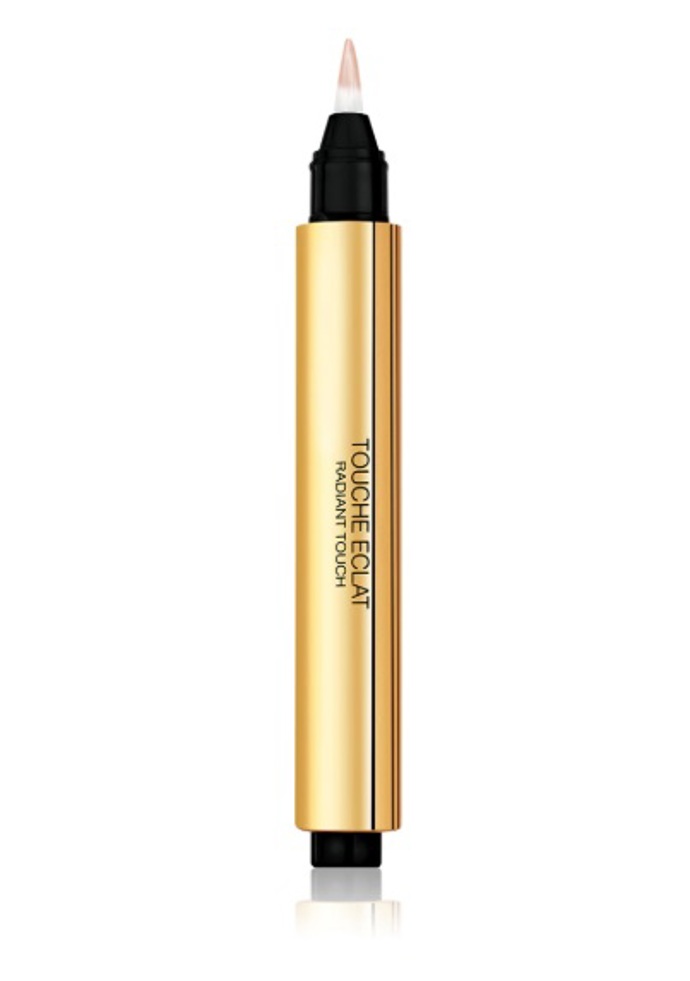 Rozjasňovač v peru pro všechny typy pleti, Yves Saint Laurent, 795 Kč
