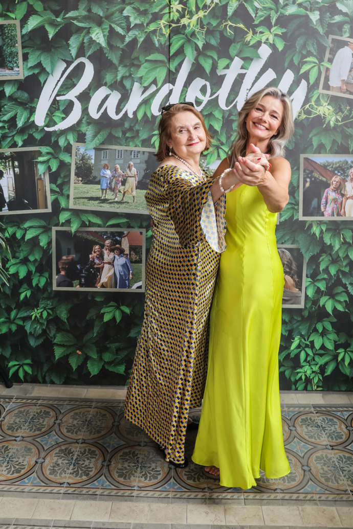 Eva s krásnou supermodelkou Pavlínou Pořízkovou
Eva s krásnou supermodelkou Pavlínou Pořízkovou