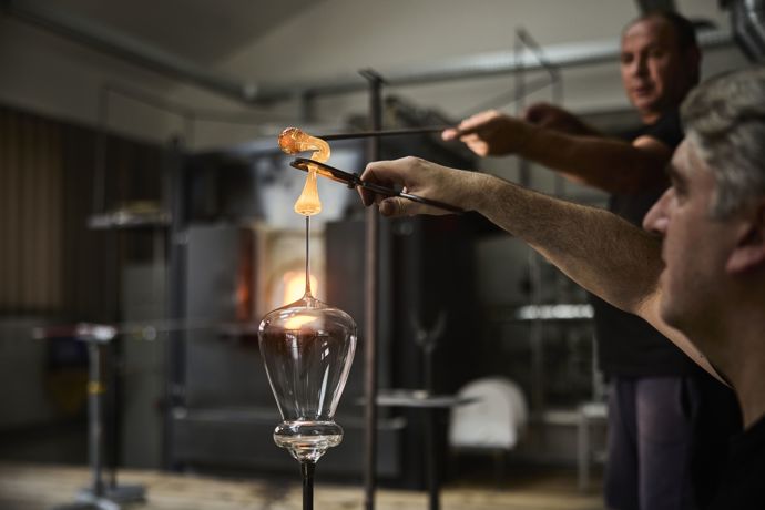 Design kolekcí vzniká ve spolupráci s umělci a vinaři. Tvar sklenky ladí s charakterem vína i atmosférou okamžiku.
Design kolekcí vzniká ve spolupráci s umělci a vinaři. Tvar sklenky ladí s charakterem vína i atmosférou okamžiku.