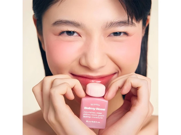 Lesk na rty, Lip Potion, 445 Kč
Lesk na rty, Lip Potion, 445 Kč