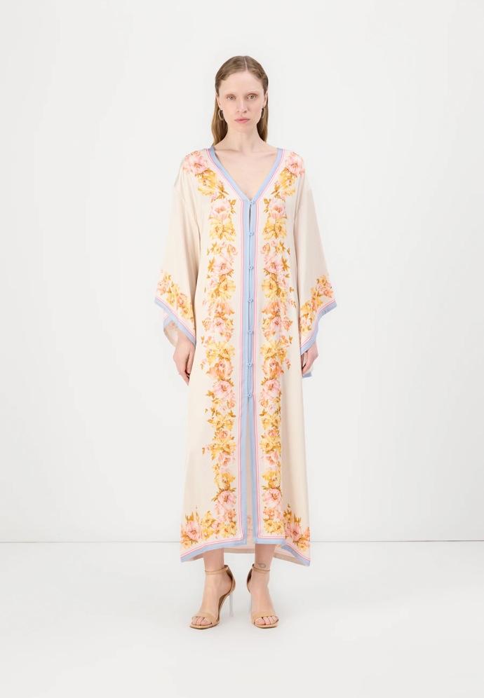 Kaftan, Malina, 7320 Kč
Kaftan, Malina, 7320 Kč