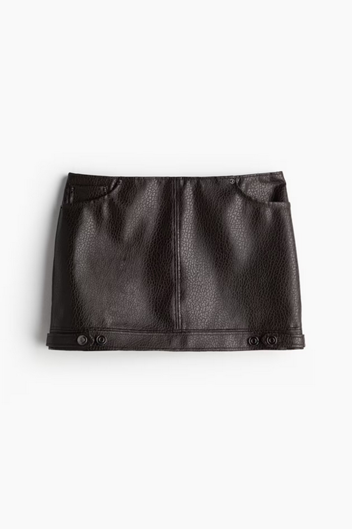 Černá koženková minisukně, H&M, 479 Kč
