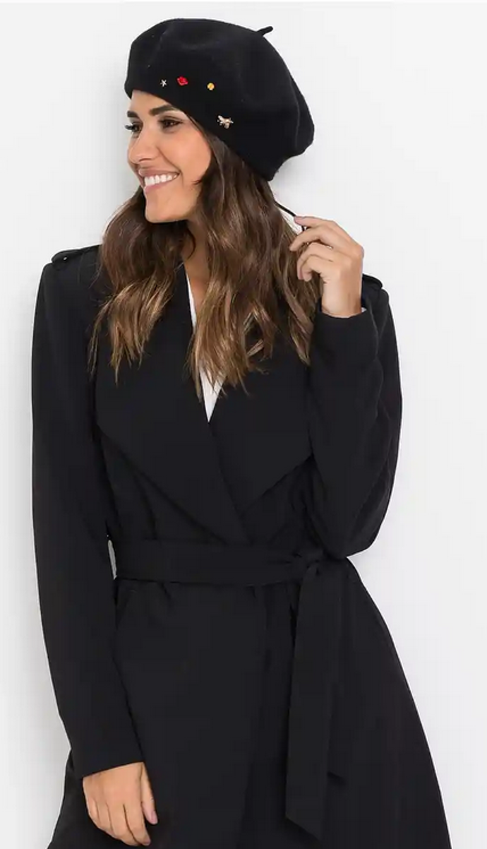 Moderní baret s nýtky, Bonprix, 349 Kč
