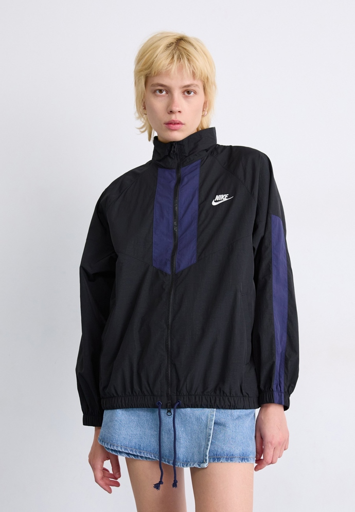 Nike Sportswear, 2640 Kč
Nike Sportswear, 2640 Kč