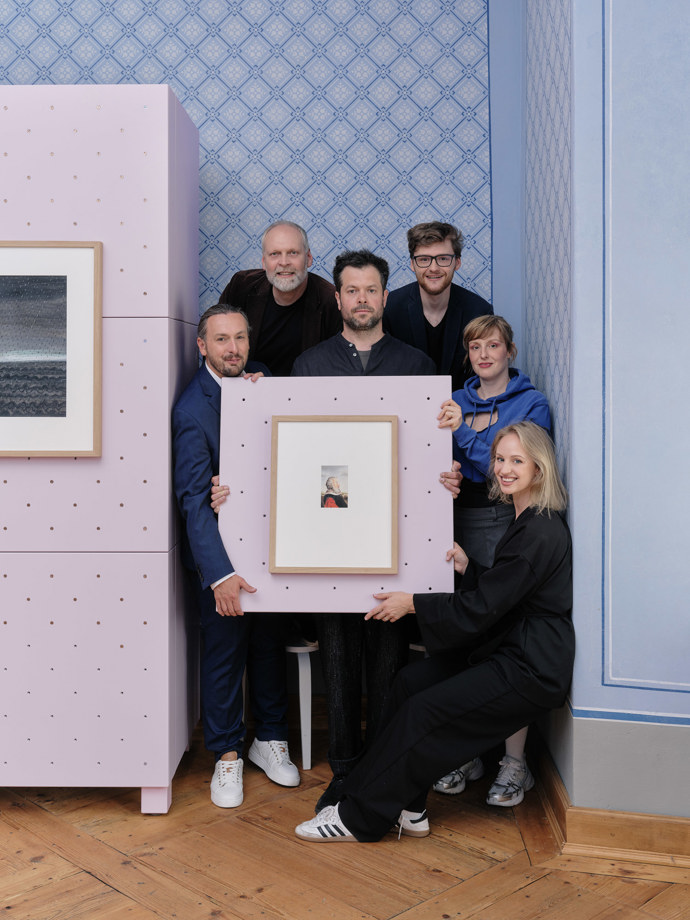 Výstava nabízí 130 originálů od 25 ilustrátorů z 15 zemí. Od klasiky po současné výtvarné přístupy.
Výstava nabízí 130 originálů od 25 ilustrátorů z 15 zemí. Od klasiky po současné výtvarné přístupy.