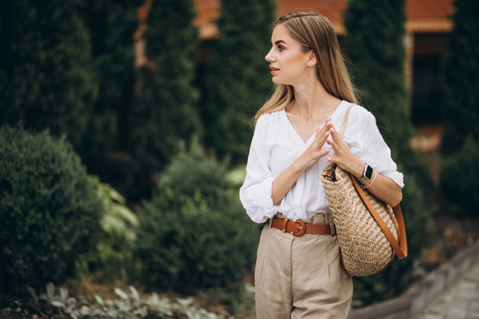 Proutěné kabelky jsou v létě velmi populární. Přírodní kabelky ve tvaru půlměsíce však budou trendy i nastávající podzim.
Proutěné kabelky jsou v létě velmi populární. Přírodní kabelky ve tvaru půlměsíce však budou trendy i nastávající podzim.