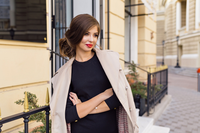 žena v oversized blejzru
