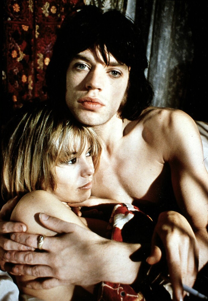 Anita Pallenberg s Mickem Jaggerem ve filmu Performance
