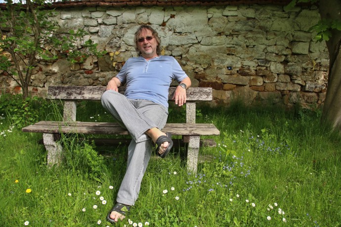 Slavný zpěvák si oblíbil klid a pohodu tohoto svého ráje na zemi, daleko od městského shonu a tráví zde spoustu času, často i se svou manželkou. 
