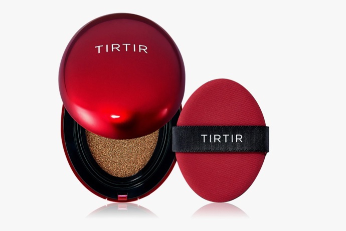 Dlouhotrvající make-up v houbičce, TIRTIR, 400 Kč
