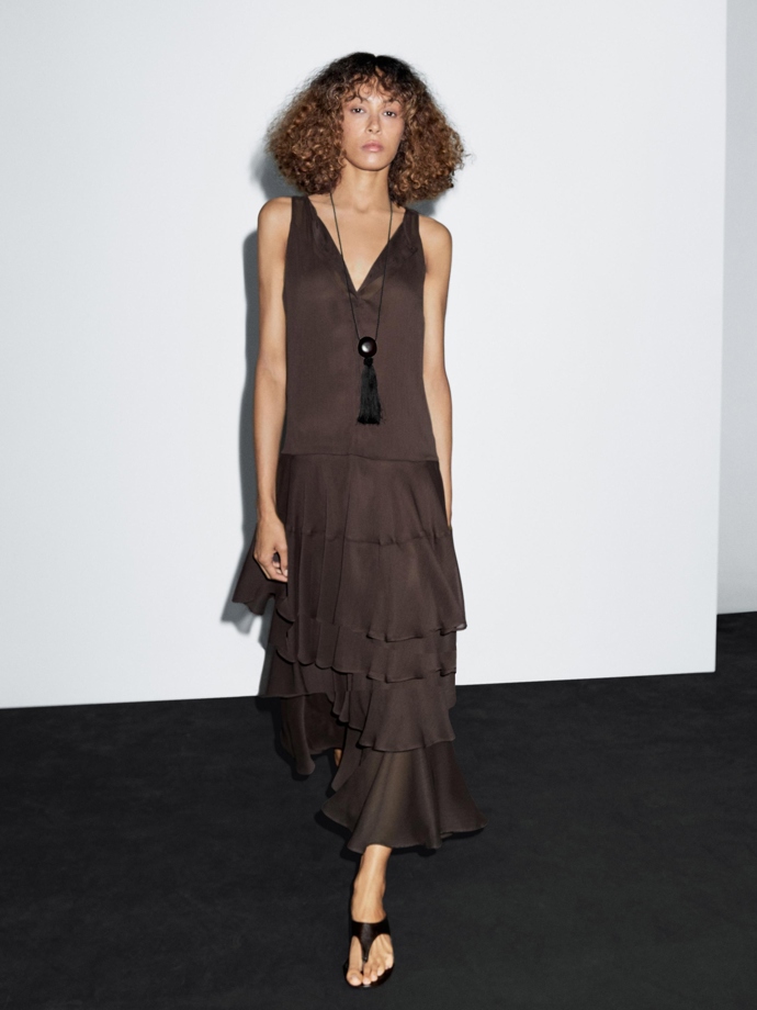 Šaty, Massimo Dutti, 3999 Kč
Šaty, Massimo Dutti, 3999 Kč