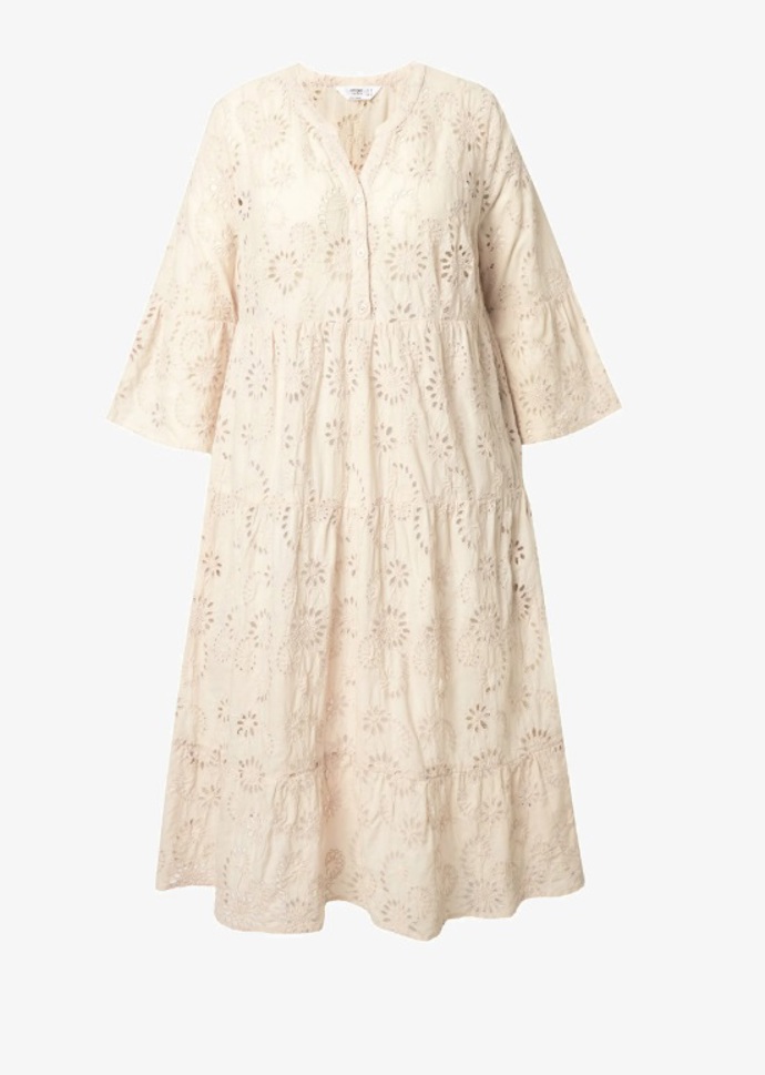Projmuté šaty s madeirou, Angel of Style, 2 403 Kč
