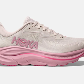 Hoka Clifton 10 jsou ideální pro každodenní nošení, ať už jdete běhat nebo jen na procházku. Síťovaný svršek zajišťuje skvělou prodyšnost, zatímco mezipodešev z materiálu EVA přináší měkké odpružení a stabilitu. Pryžová podrážka s výbornou trakcí pak skvěle funguje na různých površích. 3199 Kč
