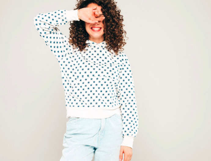 Puntíky, známé také pod názvem polka dots, se do módy vracejí s železnou pravidelností. 
