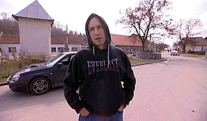 Daniel v byl členem hnutí skinheads
