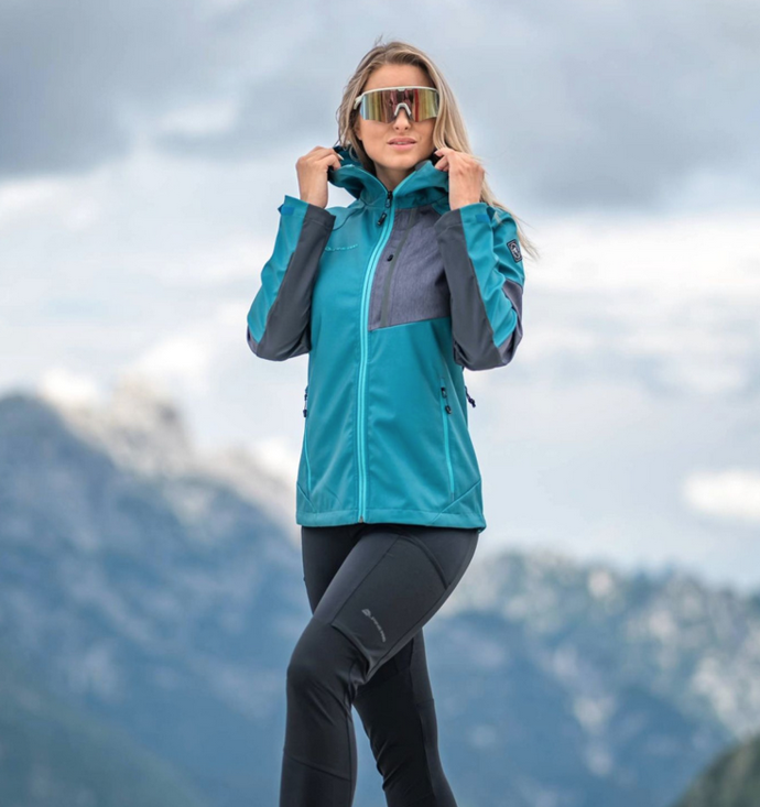 Dámská softshellová bunda s membránou ESPRITA 2 je ideální volbou pro outdoorové aktivity, turistiku a každodenní nošení ve městě i přírodě. 1999 Kč
