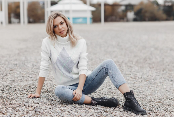 Tyto kousky umožňují vrstvení a dělají z outfitů stylové celek bez zbytečné tvrdosti, kterou může někdy sako přinášet.
Tyto kousky umožňují vrstvení a dělají z outfitů stylové celek bez zbytečné tvrdosti, kterou může někdy sako přinášet.