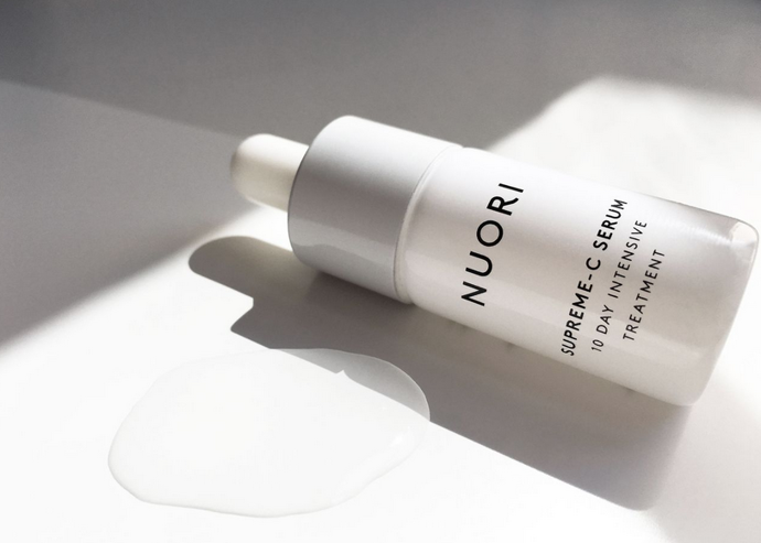 NUORI SUPREME rozjasňující sérum s čistým 7,5% vitaminem C. Zlepšuje texturu a tón pleti. 2490 Kč
