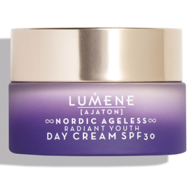 Denní krém Lumene Radiant Youth Day Cream SPF 30 s ochranným faktorem SPF 30 pro komplexní omlazení pleti. Výrazně redukuje výskyt jemných linek a vrásek, zlepšuje elasticitu pleti a poskytuje ochranu před škodlivým zářením. Pleť vyživená, obnovená, pevnější a zářivější. Obsahuje severské brusinky, fermentovaný ostružiník morušku, pro-kolagenové peptidy, vřes a pramenitou arktickou vodu. 1290 Kč
