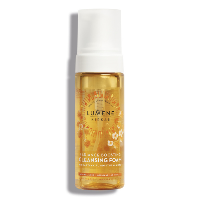 Lehká čistící pěna Lumene Radiance Boosting Cleansing Foam pro rozjasnění a osvěžení pleti. Obsahuje vodu ze severské morušky a čistou pramenitou arktickou vodu. Je vhodná pro všechny typy pleti. 320 Kč
