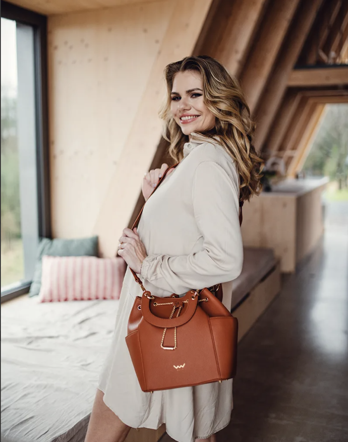 Kabelka do ruky s crossbody popruhem Veg Brown, Vuch, 1299 Kč
Kabelka do ruky s crossbody popruhem Veg Brown, Vuch, 1299 Kč