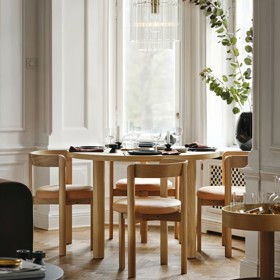 Stůl a čtyři židle, Stockholm 2025, 25 950 Kč
