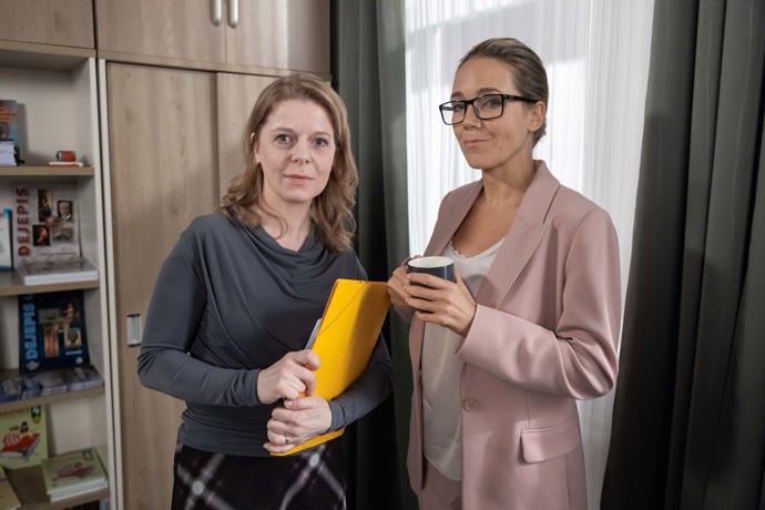 Monika Zoubková v roli Marie Křížové v nekonečném seriálu Ulice, který sleduje dramatické příběhy několika spřátelených rodin žijících v sousedství
