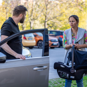 Vanda z Ulice vůbec nezvládá mateřství. Svoji dcerku Esterku dokonce zapomene v taxíku!
