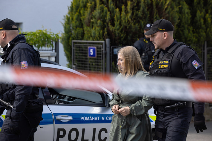 Nekonečný seriál Ulice sleduje dramatické osudy několika spřátelených rodin žijících v sousedství
