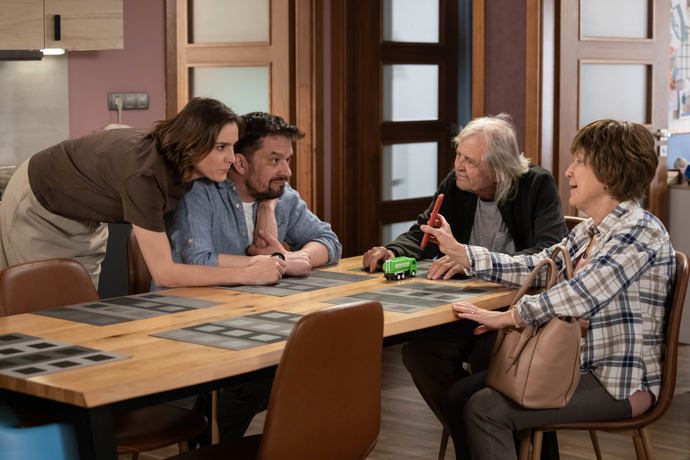 Nekonečný seriál Ulice sleduje dramatické osudy několika spřátelených rodin žijících v sousedství
