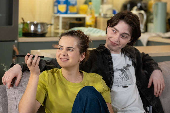 Nekonečný seriál Ulice sleduje dramatické osudy několika spřátelených rodin žijících v sousedství
