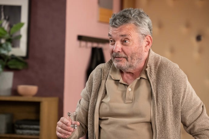 Nekonečný seriál Ulice sleduje dramatické osudy několika spřátelených rodin žijících v sousedství
