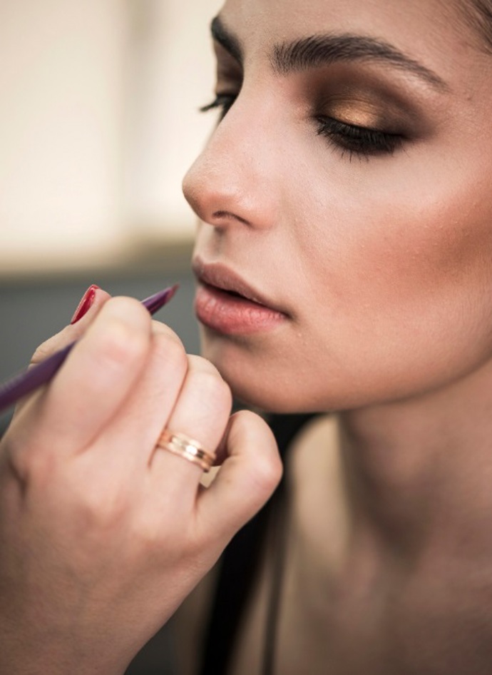 Latte make up krásně zvýrazní letní opálení, a v průběhu sychravých podzimních dní dodá pleti příjemný jas. 
