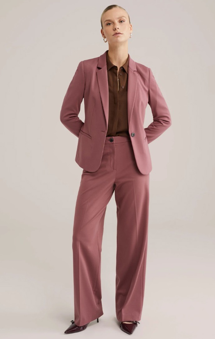 Power suit ve starorůžové barvě, WE Fashion, 1 829 Kč
