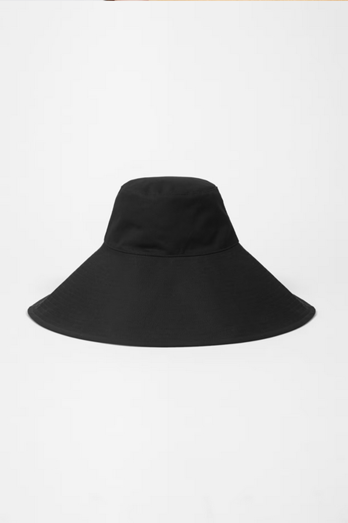 Wide-brim černý bavlněný klobouk, H&M, 990 Kč
