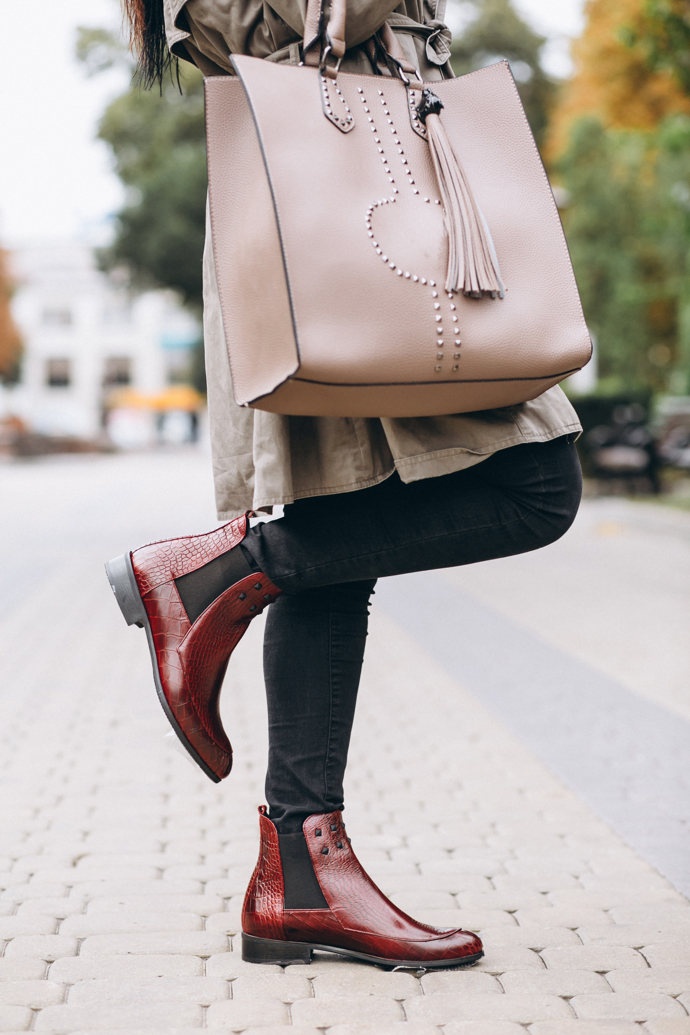 Chelsea boots neboli perka jsou do podzimních dní jako stvořené. Díky pružné vsadce se pohodlně nazouvají a dobře nosí. 
