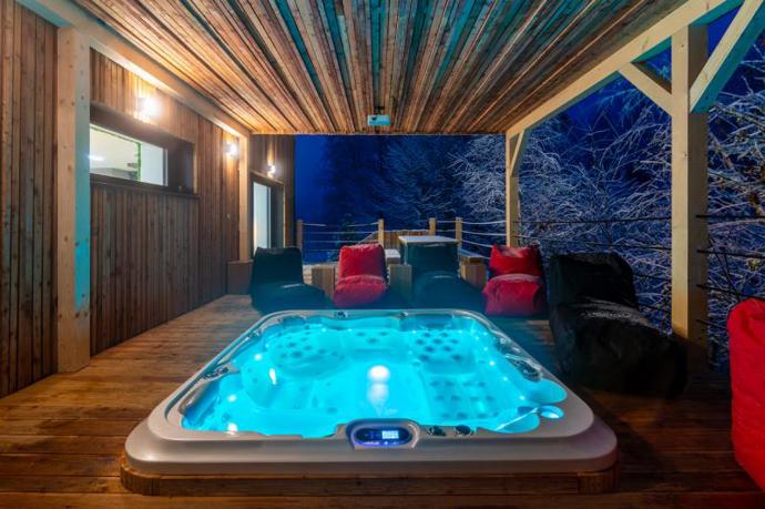 Potřebujete pořádný relax a odpočinek? Užijte si soukromou vířivku, která čeká jen na vás. 

