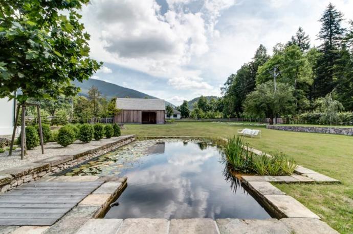 Čekají na vás pokoje lehce inspirovanou severskou architekturou, krásný klid a nádherné okolí. 
