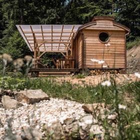 Uprostřed valašské přírody u obce Halenkov leží Glamping Valašsko.
