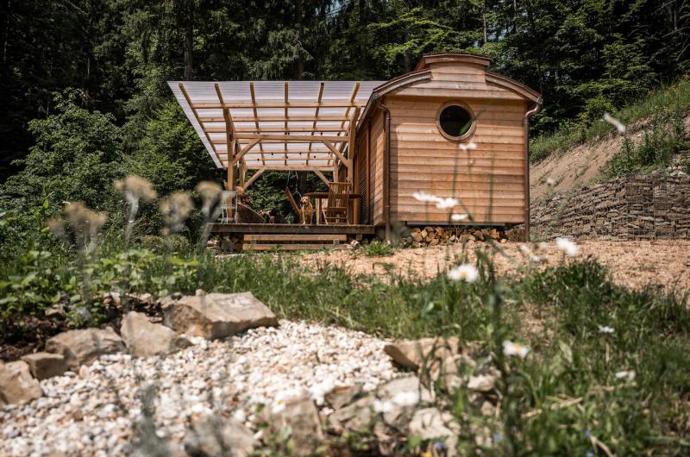 Uprostřed valašské přírody u obce Halenkov leží Glamping Valašsko.
Uprostřed valašské přírody u obce Halenkov leží Glamping Valašsko.