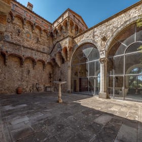 Momentálně je tento monument na prodej a nabízí nejen impozantní budovy, ale i možnost stát se součástí kulturního dědictví, kde každý kámen dýchá minulostí. 
