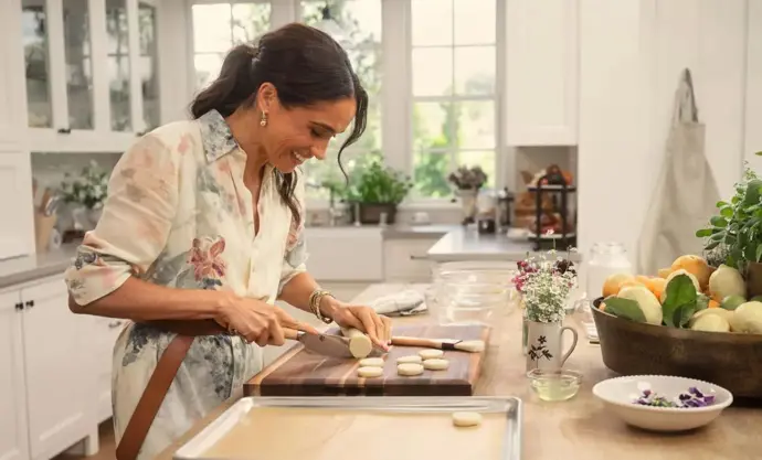 Meghan Markle potvrzuje, že dřevo v kuchyni milují i slavné osobnosti.
Meghan Markle potvrzuje, že dřevo v kuchyni milují i slavné osobnosti.
