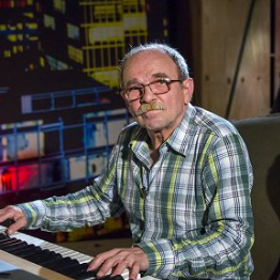 Za klávesami se Jaroslav cítí nejlépe
