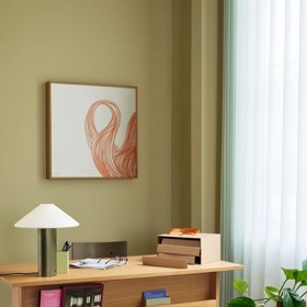 Pracovní stůl Forma, Hübsch, 17 339 Kč, Stolní lampa Orbit, Hübsch, 3 957 Kč
