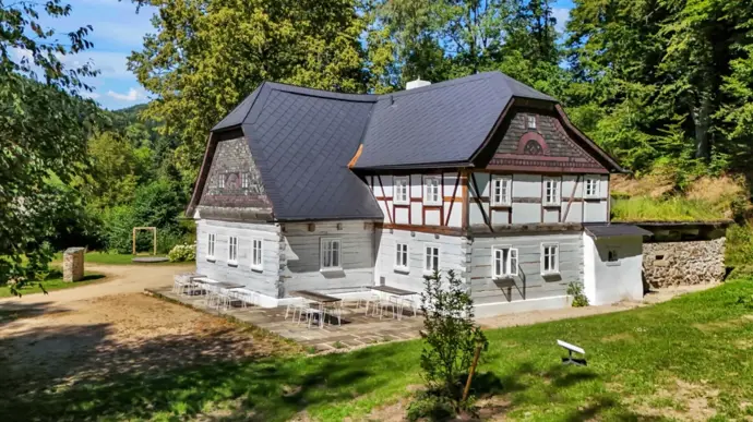 Roubený dům je unikátní ukázkou vesnické lidové architektury 17. století.
Roubený dům je unikátní ukázkou vesnické lidové architektury 17. století.