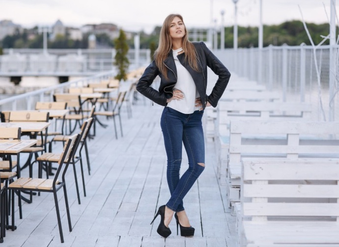 Ke skinny modelům můžete nazout vysoké podpatky a dát tak naplno vyniknout štíhlé a vysoké postavě. 
