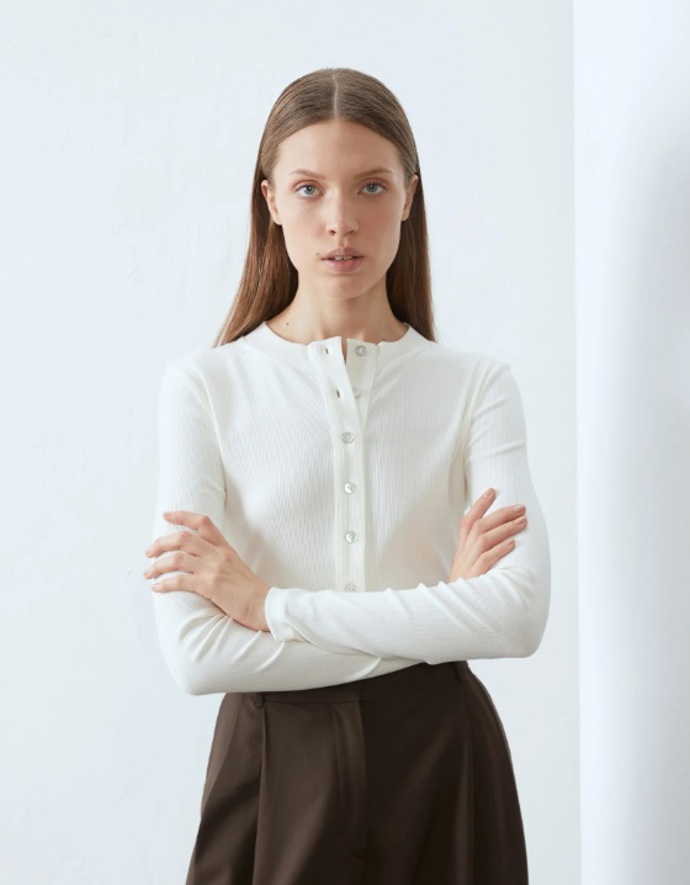 Bílé basic tričko s knoflíky, Anna Field, 464 Kč
