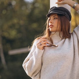 Elegantní oversized svetry a kardigany v neutrálním odstínu se skvěle kombinují s dalšími podzimními kousky. 
