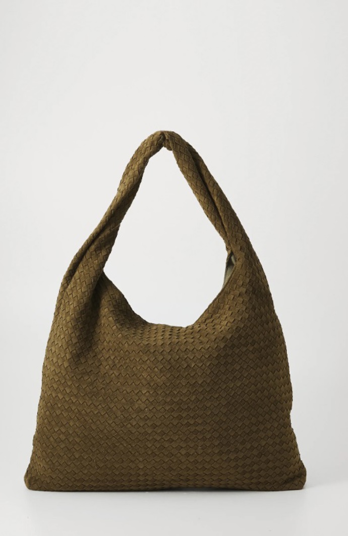 Hobo taška s originální strukturou, Gina Tricot, 1 200 Kč
