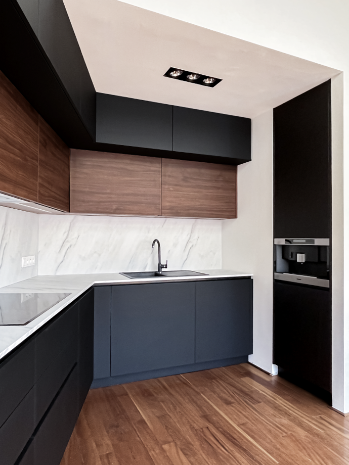 Muži mají rádi čistý design a jednoduché řešení. Preferují rovné linky, dostatek pracovní plochy a aby nikde nic nepřekáželo.
